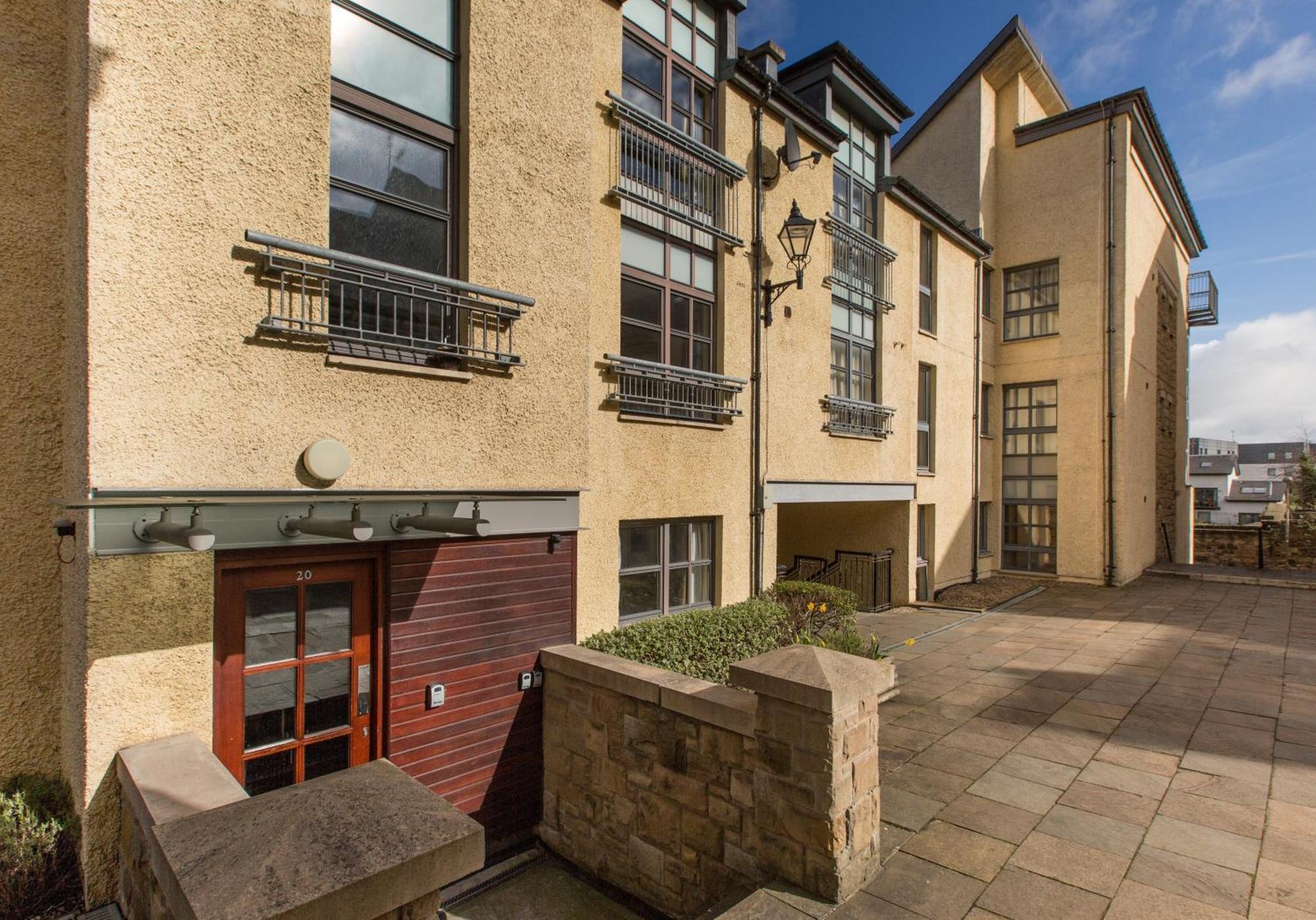 Old Tolbooth Wynd - 393 Apartment Edinburgh Bagian luar foto